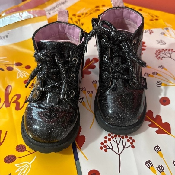 OSHKOSH b’gosh Black boots - Picture 1 of 6